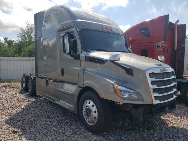  Salvage Freightliner Cascadia 1