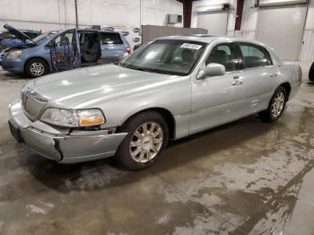  Salvage Lincoln Towncar