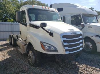  Salvage Freightliner Cascadia 1