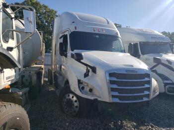  Salvage Freightliner Cascadia 1