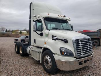  Salvage Freightliner Cascadia 1