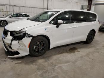  Salvage Chrysler Pacifica