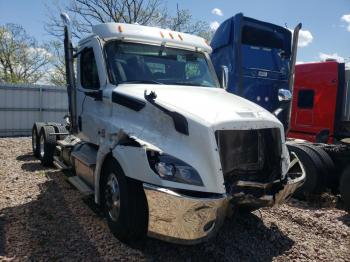  Salvage Freightliner Cascadia 1