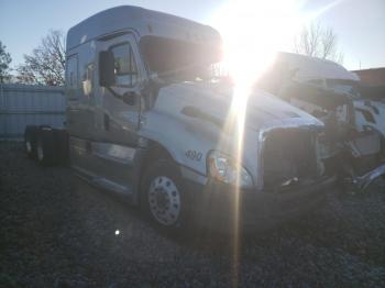  Salvage Freightliner Cascadia 1