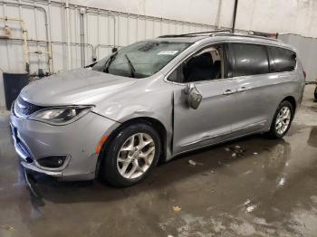  Salvage Chrysler Pacifica