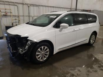  Salvage Chrysler Pacifica