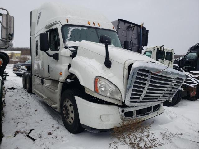  Salvage Freightliner Cascadia 1