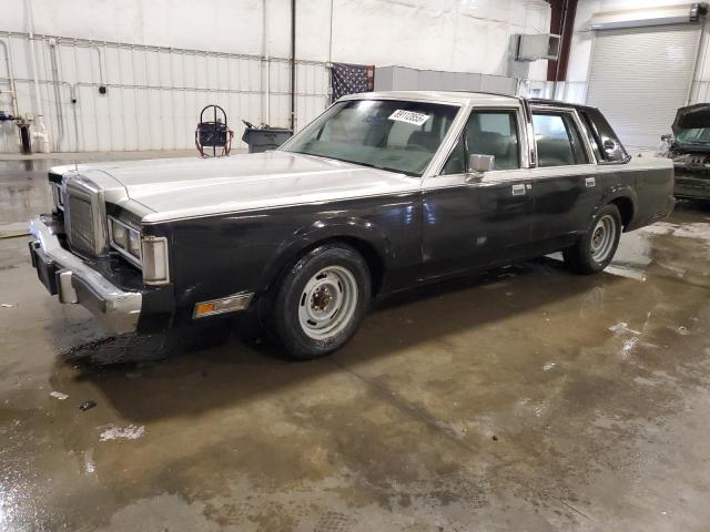  Salvage Lincoln Towncar