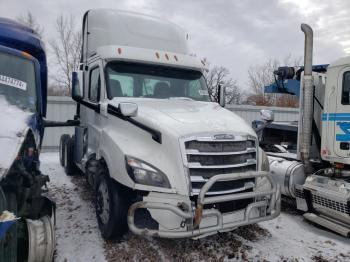  Salvage Freightliner Cascadia 1