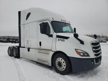  Salvage Freightliner Cascadia 1