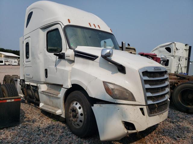  Salvage Freightliner Cascadia 1