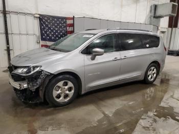  Salvage Chrysler Pacifica