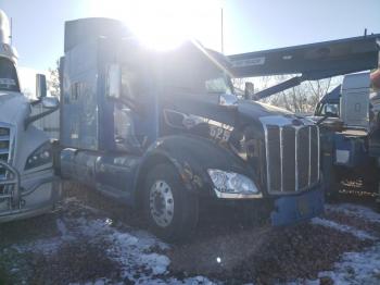  Salvage Peterbilt 579