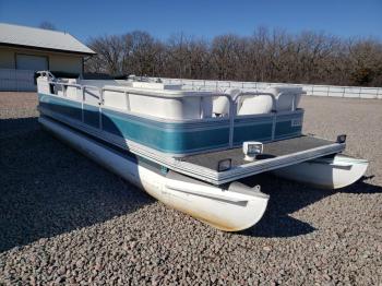  Salvage Crestliner Boat