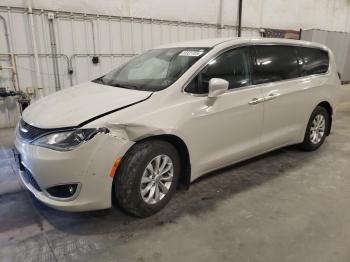  Salvage Chrysler Pacifica