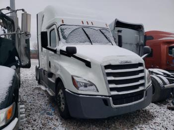  Salvage Freightliner Cascadia 1