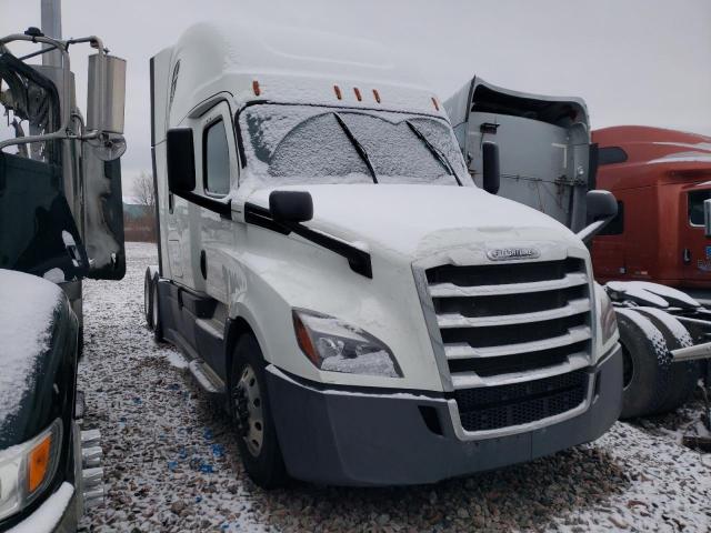  Salvage Freightliner Cascadia 1