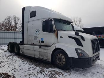  Salvage Volvo Vn