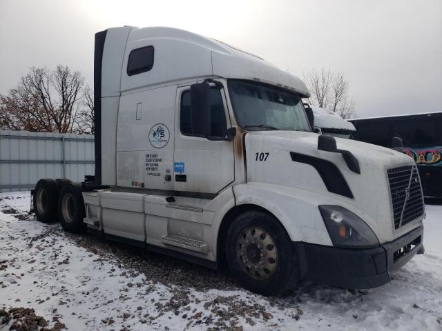  Salvage Volvo Vn