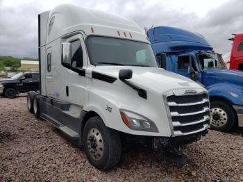  Salvage Freightliner Cascadia 1
