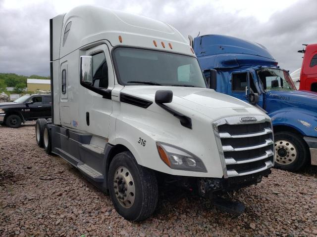  Salvage Freightliner Cascadia 1
