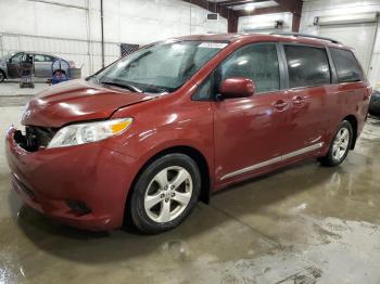  Salvage Toyota Sienna