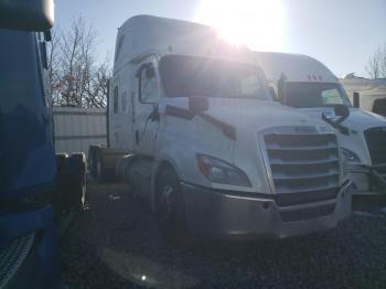  Salvage Freightliner Cascadia 1
