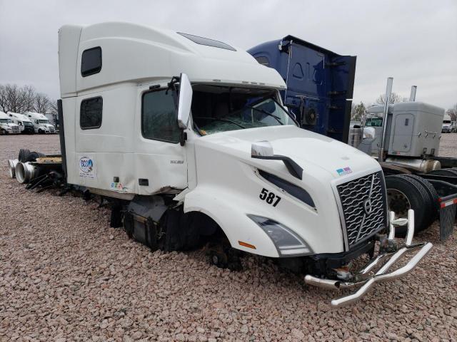  Salvage Volvo Vnl