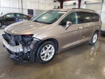 Salvage Chrysler Pacifica