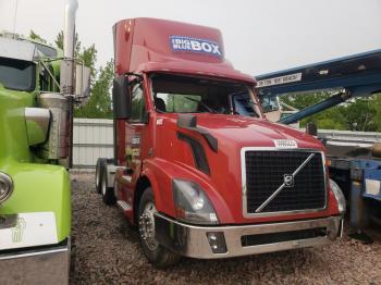  Salvage Volvo Vnl