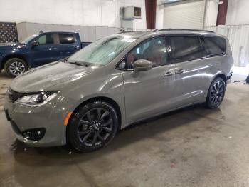  Salvage Chrysler Pacifica