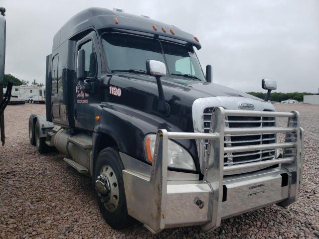  Salvage Freightliner Cascadia 1