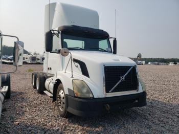  Salvage Volvo Vnl