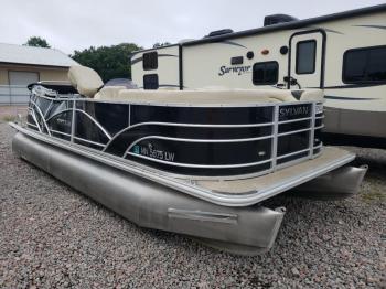  Salvage Slyvan Pontoon