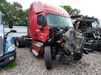  Salvage Freightliner Cascadia 1