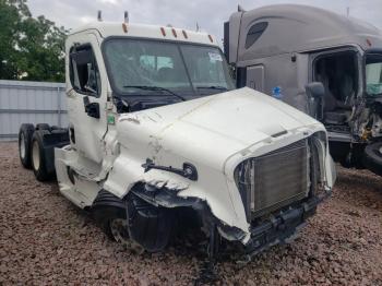  Salvage Freightliner Cascadia 1