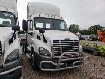  Salvage Freightliner Cascadia 1