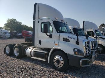  Salvage Freightliner Cascadia 1