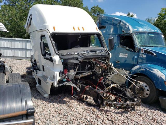 Salvage Freightliner Cascadia 1