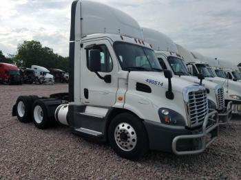  Salvage Freightliner Cascadia 1