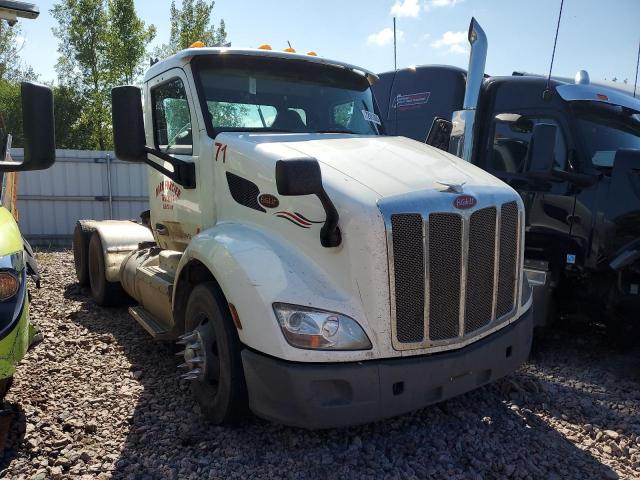  Salvage Peterbilt 579