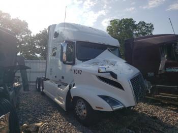 Salvage Volvo Vnl