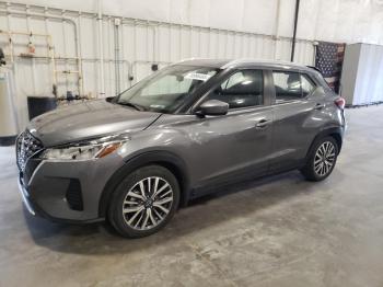  Salvage Nissan Kicks