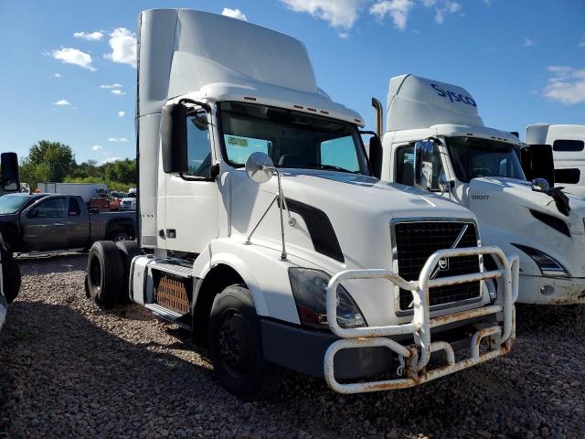  Salvage Volvo Vnl