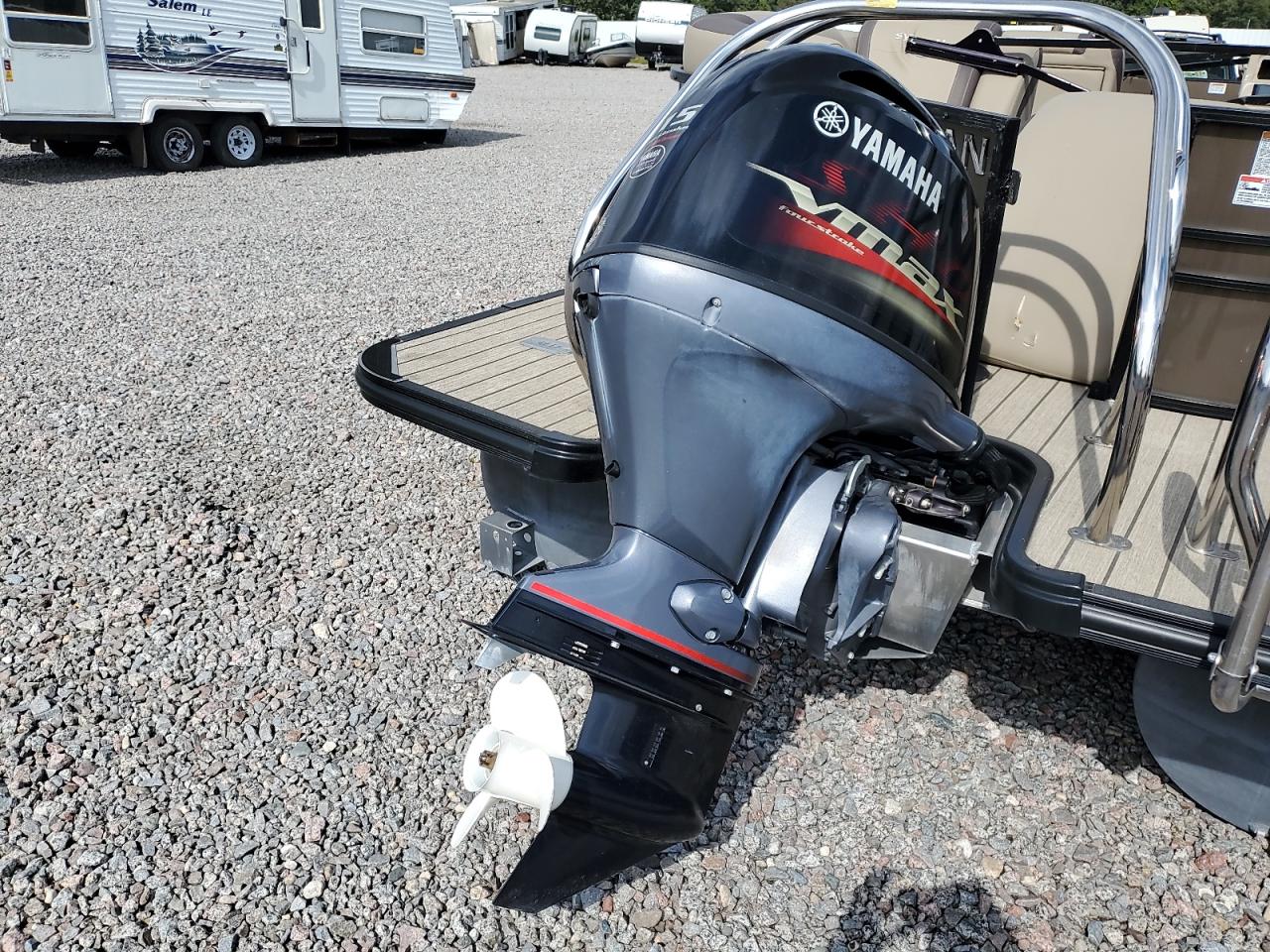 Sylvan Pontoon Image 3