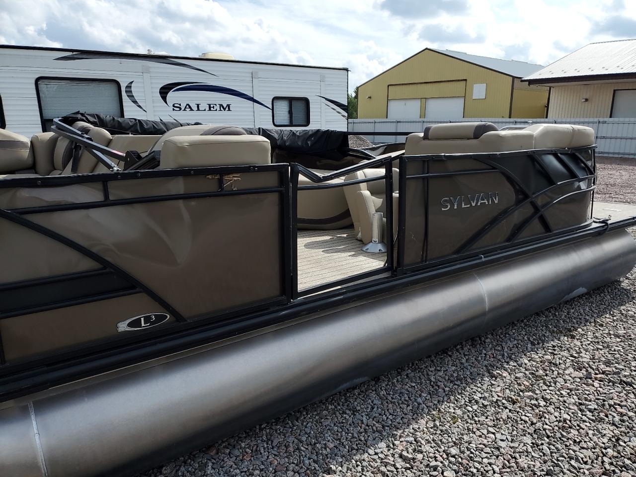 Sylvan Pontoon Image 5