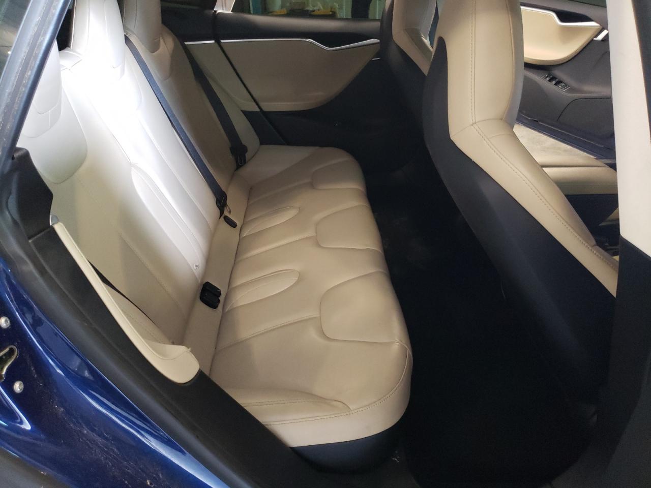 Tesla Model S 70d Image 10