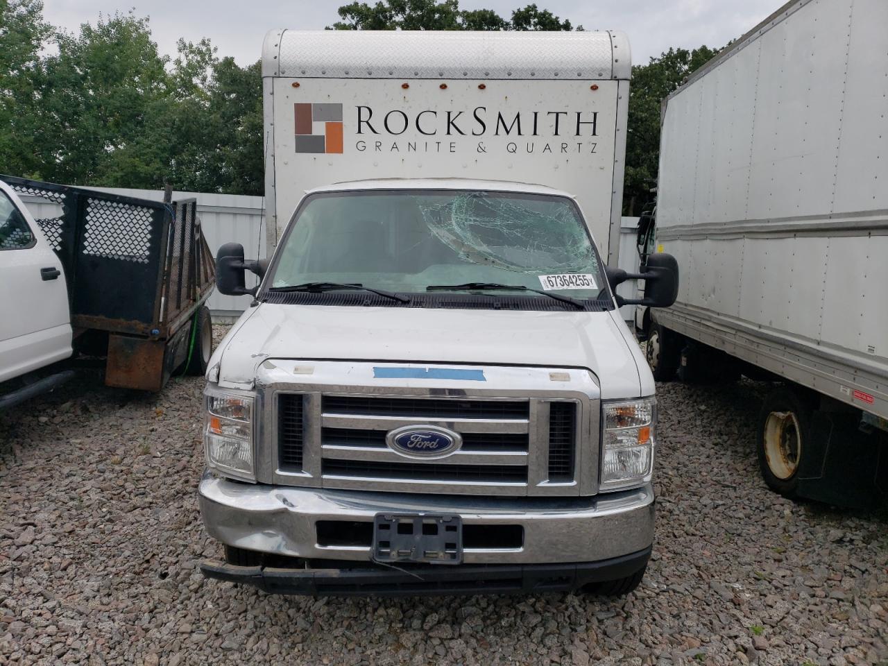 Ford Econoline E350 Super Duty Cutaway Van Image 6