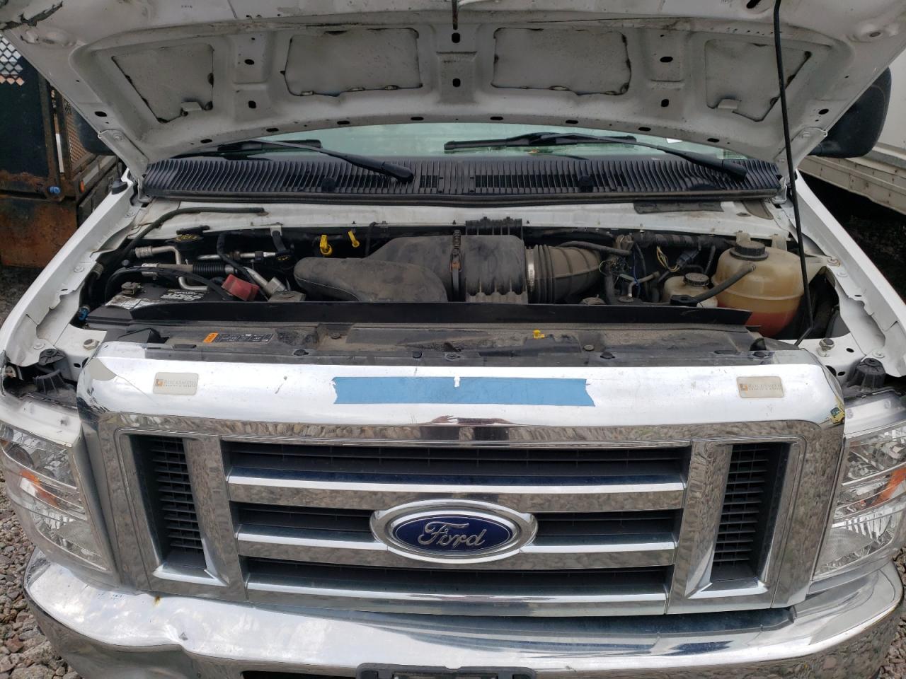 Ford Econoline E350 Super Duty Cutaway Van Image 11