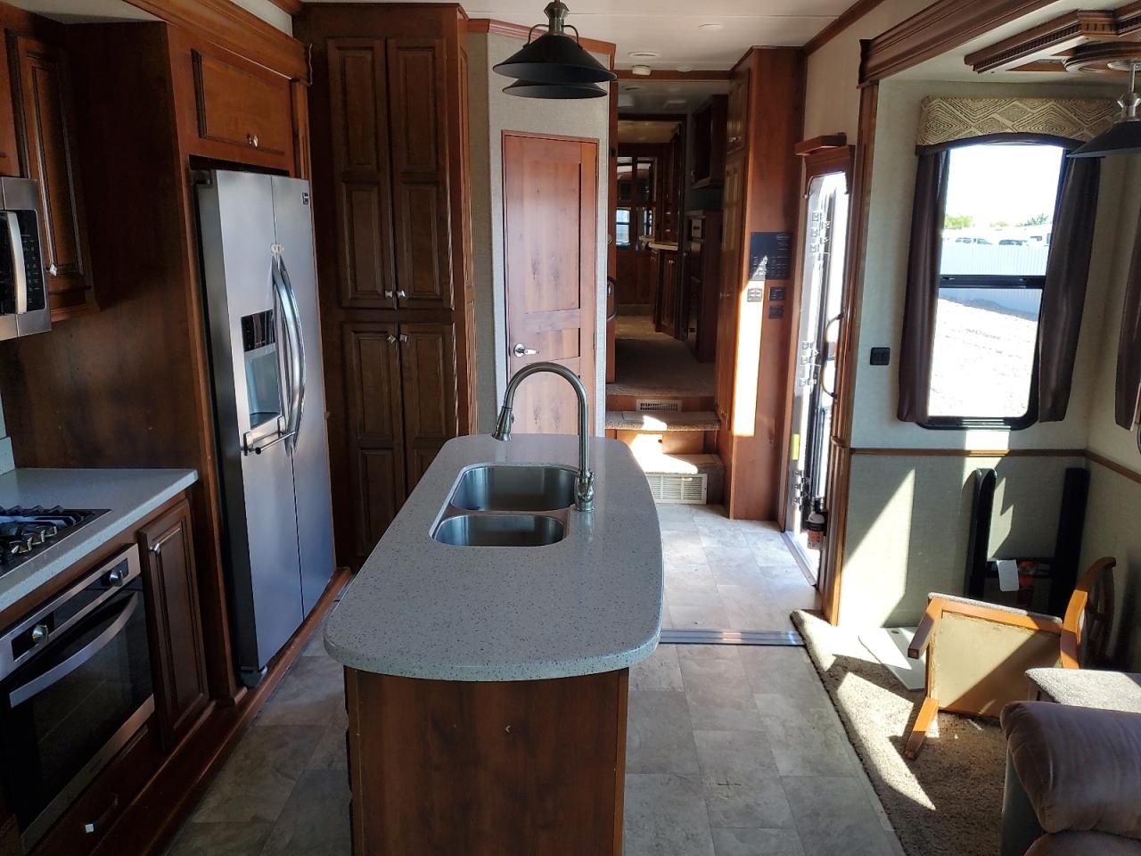 Heart Land Fifthwheel Image 3